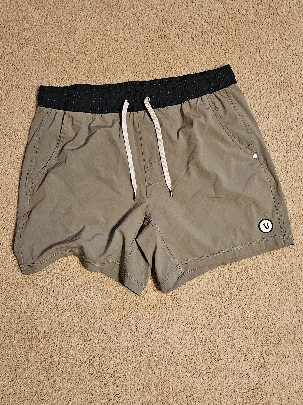 Vuori Kore Men's Shorts with Black Waistband. 5" Inseam. Medium